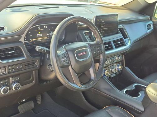 White Frost Tricoat 2022 GMC Yukon XL AT4