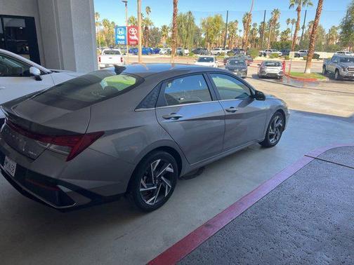 2024 Hyundai ELANTRA Limited