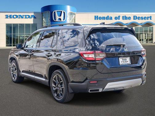 2025 Honda Pilot Touring 8-Passenger
