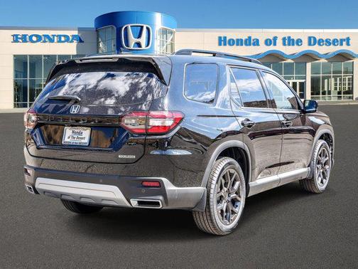 2025 Honda Pilot Touring 8-Passenger