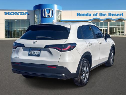 Platinum White Pearl 2026 Honda HR-V LX