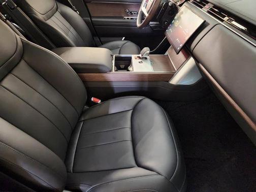 Santorini Black 2026 Land Rover Range Rover P530 SE 7 Seat
