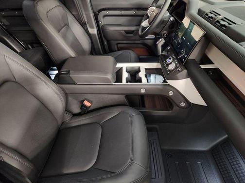 Santorini Black 2026 Land Rover Defender P400 X-Dynamic SE