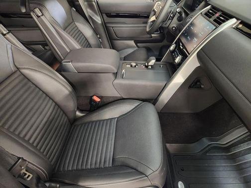 Eiger Grey 2025 Land Rover Discovery P300 S