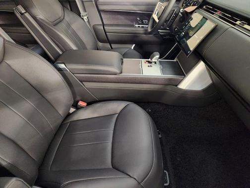 Fuji White 2026 Land Rover Range Rover P400 SE