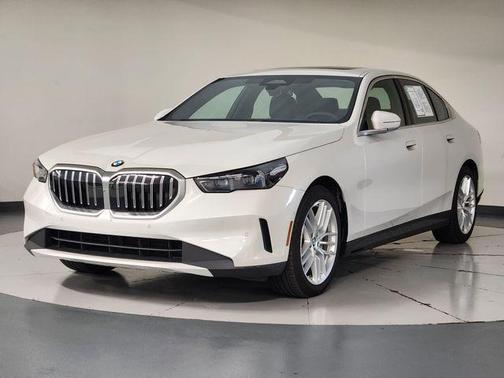 Mineral White Metallic 2025 BMW 530 i