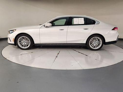 Mineral White Metallic 2025 BMW 530 i