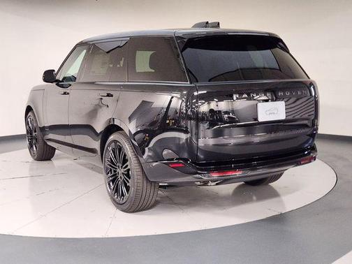 Santorini Black 2026 Land Rover Range Rover P530 SE 7 Seat