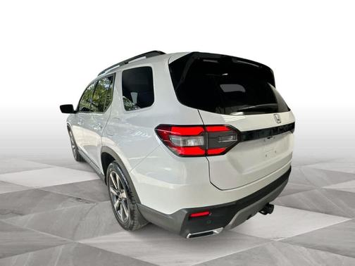 Platinum White Pearl 2025 Honda Pilot Touring