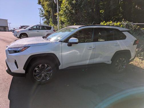 2022 Toyota RAV4 Hybrid XLE Premium