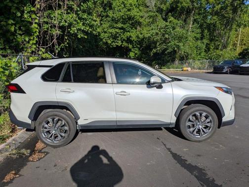 2022 Toyota RAV4 Hybrid XLE Premium