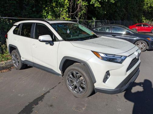 2022 Toyota RAV4 Hybrid XLE Premium
