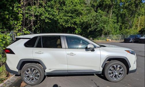 2022 Toyota RAV4 Hybrid XLE Premium