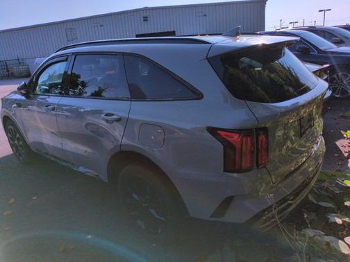 Wolf Gray 2022 Kia Sorento SX