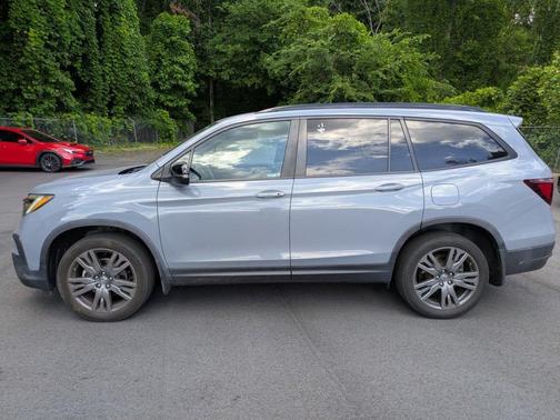 Sonic Gray Pearl 2022 Honda Pilot AWD Sport