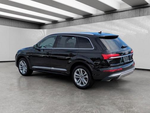 Mythos Black Metallic 2025 Audi Q7 55 Premium Plus