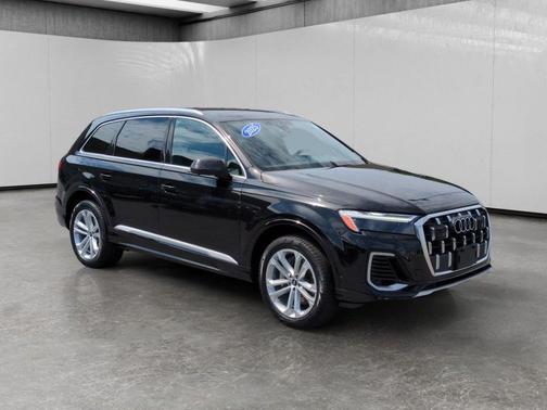 Mythos Black Metallic 2025 Audi Q7 55 Premium Plus