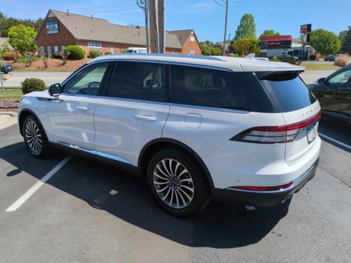 Pristine White Metallic Tri-Coat 2022 Lincoln Aviator Reserve