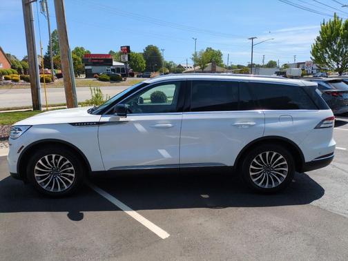 Pristine White Metallic Tri-Coat 2022 Lincoln Aviator Reserve