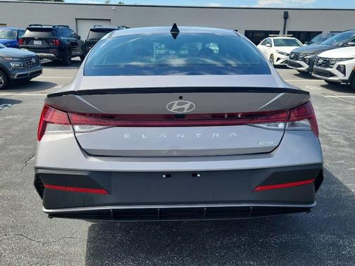 Fluid Metal 2026 Hyundai ELANTRA HEV SEL Sport