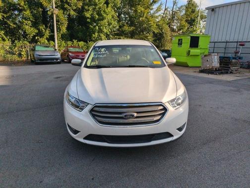 White Platinum Metallic Tri-Coat 2019 Ford Taurus SEL