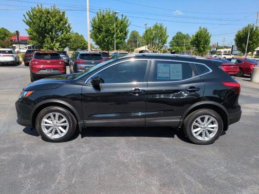 Magnetic Black 2018 Nissan Rogue Sport SV