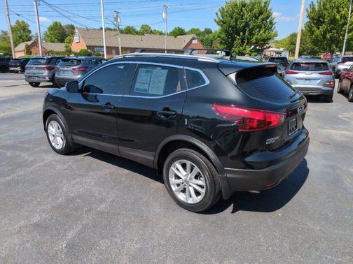Magnetic Black 2018 Nissan Rogue Sport SV