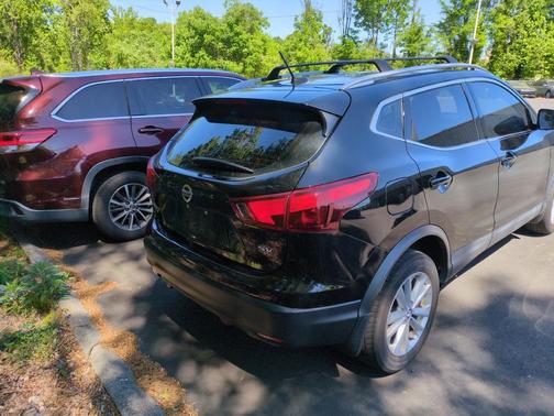 Magnetic Black 2018 Nissan Rogue Sport SV