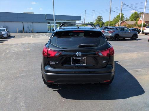 Magnetic Black 2018 Nissan Rogue Sport SV