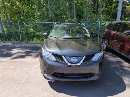 Magnetic Black 2018 Nissan Rogue Sport SV