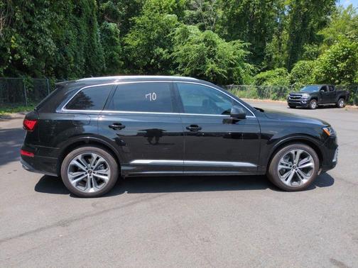 Mythos Black Metallic 2023 Audi Q7 55 Prestige