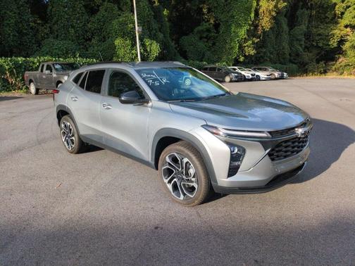 Sterling Gray Metallic 2024 Chevrolet Trax FWD 2RS
