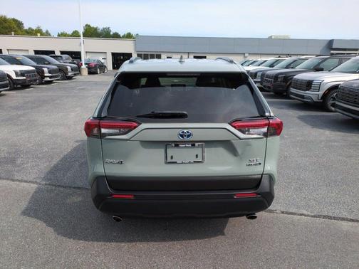 2023 Toyota RAV4 Hybrid XLE Premium