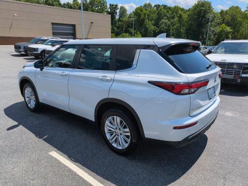 2023 Mitsubishi Outlander ES S-AWC