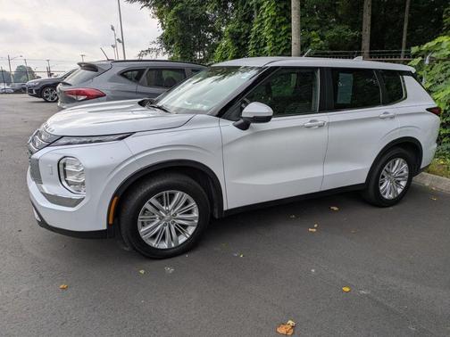 2023 Mitsubishi Outlander ES S-AWC
