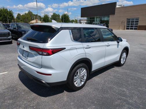 2023 Mitsubishi Outlander ES S-AWC