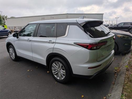 2023 Mitsubishi Outlander ES S-AWC