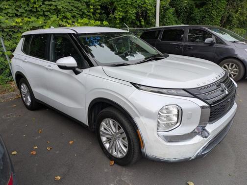2023 Mitsubishi Outlander ES S-AWC