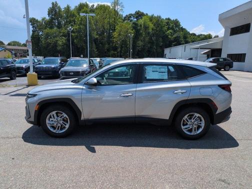 Shimmering Silver 2026 Hyundai TUCSON SE