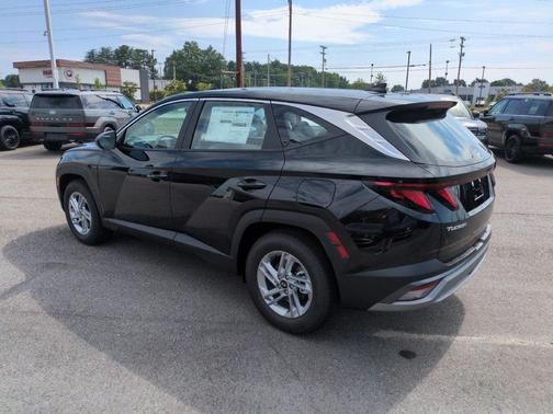Phantom Black 2026 Hyundai TUCSON SE