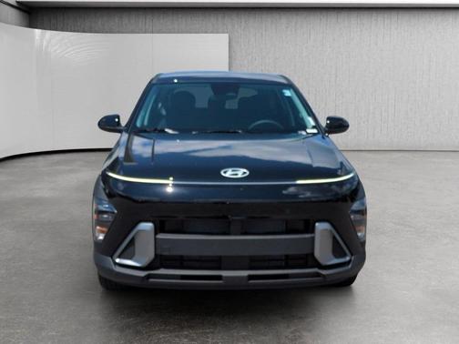 Abyss Black Pearl 2027 Hyundai KONA SE