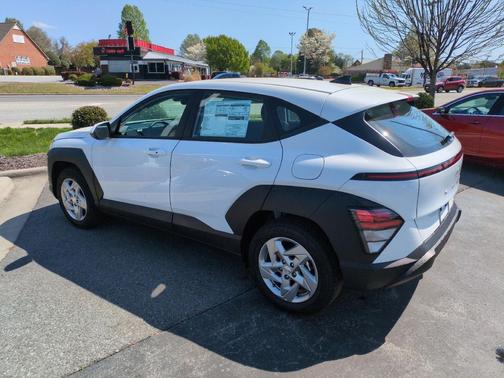 Atlas White 2026 Hyundai KONA SE