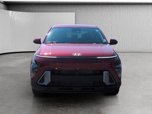 Ultimate Red Metallic 2027 Hyundai KONA SE