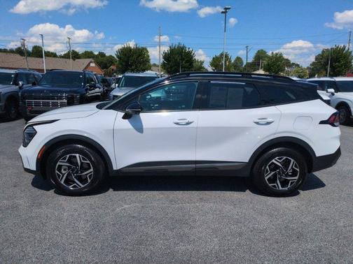 Glacier White Pearl/Ebony Black Roof 2023 Kia Sportage S