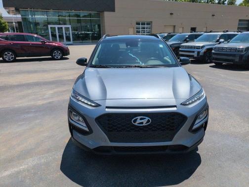 Sonic Silver w/Black Roof 2020 Hyundai KONA SEL