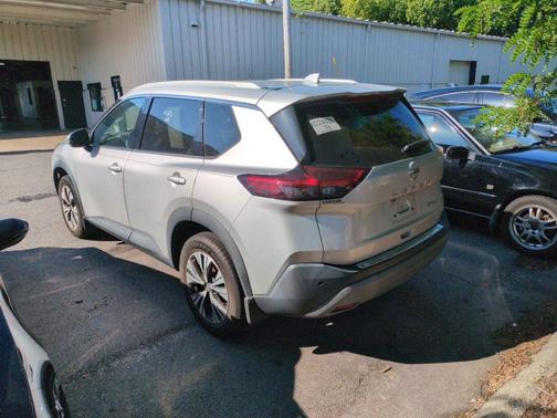 Brilliant Silver Metallic 2021 Nissan Rogue SV