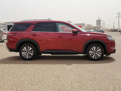 2023 Nissan Pathfinder SL