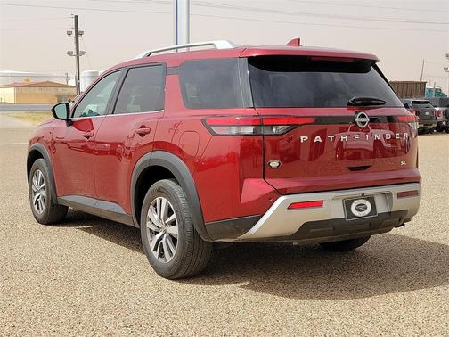 2023 Nissan Pathfinder SL