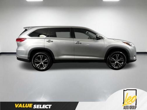 Celestial Silver Metallic 2019 Toyota Highlander LE