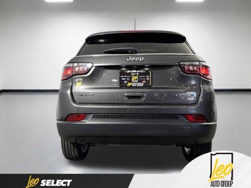 Granite Crystal Clearcoat Metallic 2023 Jeep Compass Latitude Lux